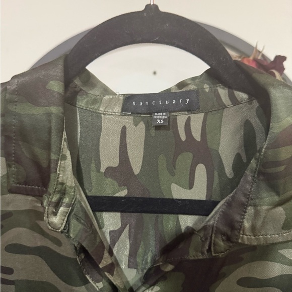 Sanctuary Green Camouflage button down Blouse size xs - Picture 4 of 7